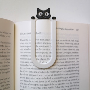 Book Bookmark with Peeping Cat - Unique Gift for Book Lovers and Cat Lovers - Bookmark - Made from Recycled Plastic