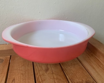 Pyrex Flamingo Pink Cake Dish / Cake Pan / Cake Plate