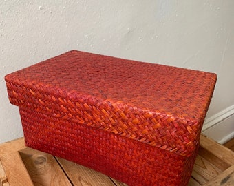 Panier rectangulaire tissé rouge orange pour la présentation et/ou le stockage