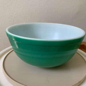 Green Pyrex Mixing Bowl, 403, 2 1/2 Quart, Vintage