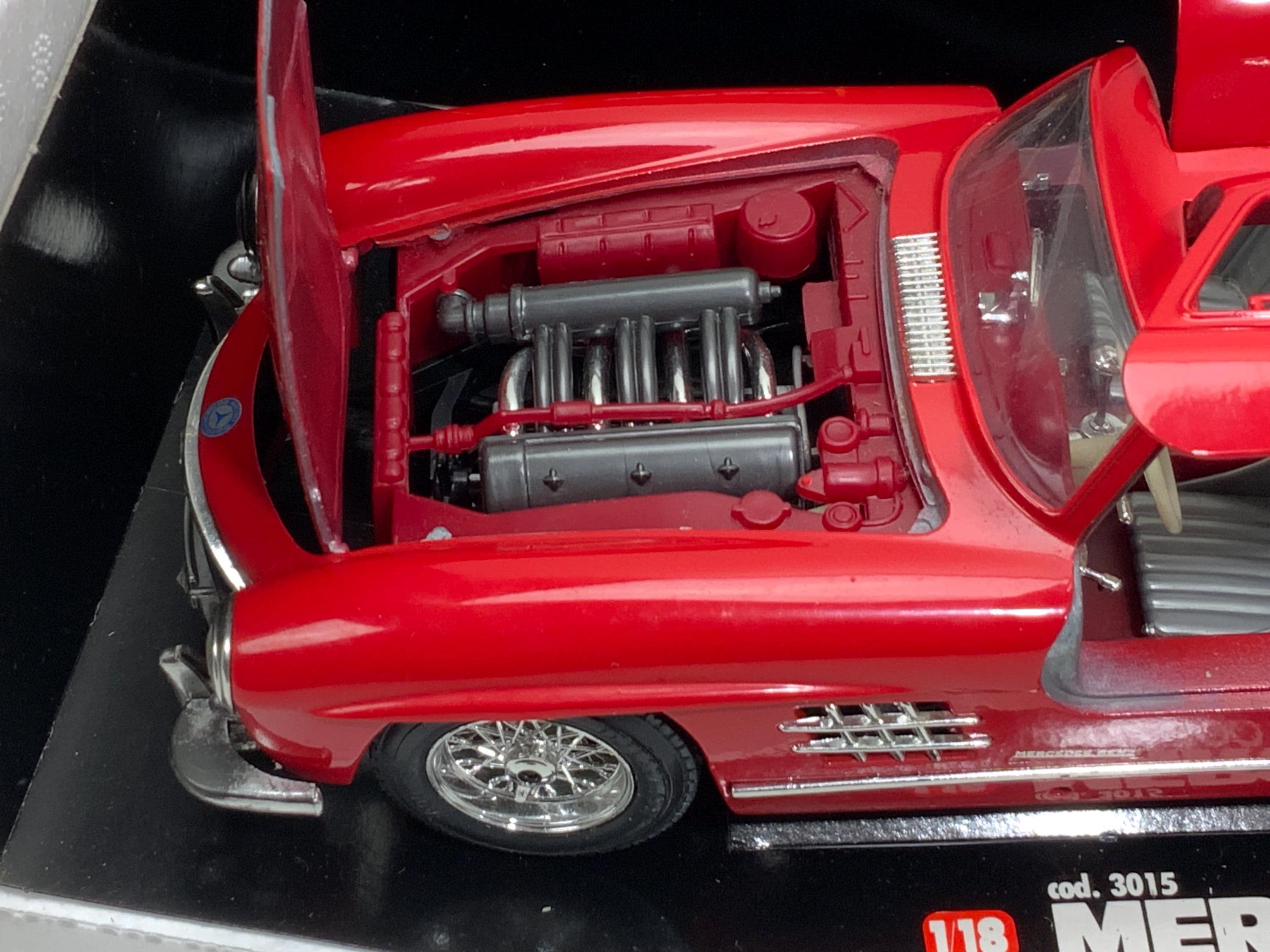 Mercedes Benz 300 SL Flügeltür silber No. 3015 BURAGO 1:18 (Gebraucht