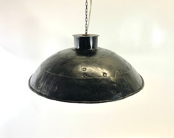 Black pendant lamp made of riveted metal | Robust industrial handmade look | Modern vintage design | E27 fitting with chain and connection cable |