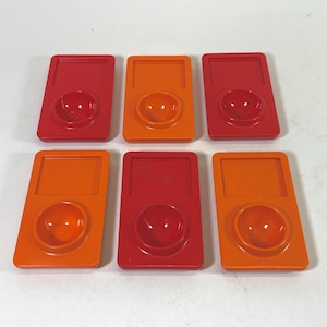 Set med 6 äggkoppar i kapselform från Koziol 2009 "Egg" | Design: Michael Neubauer | Tillverkad i Tyskland | orange/röda äggkoppar |