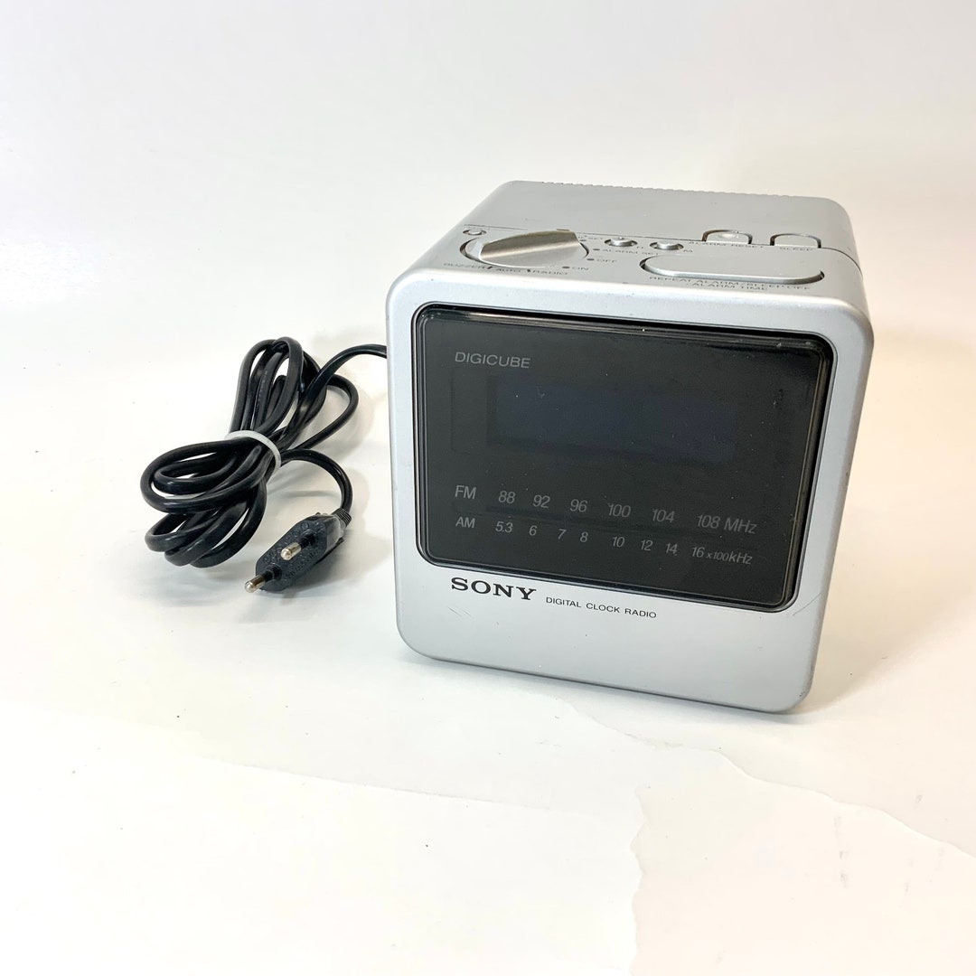 Sony ICFC12W digicube Alarm Clock Radio 80s & 90s Vintage Electronics