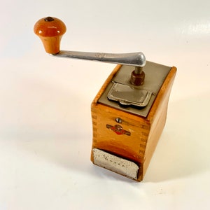 1920-&#39;50 small PeDe Coffee grinder | Vintage coffee grinder | Vintage Decorative coffee grinder | Dutch Made |