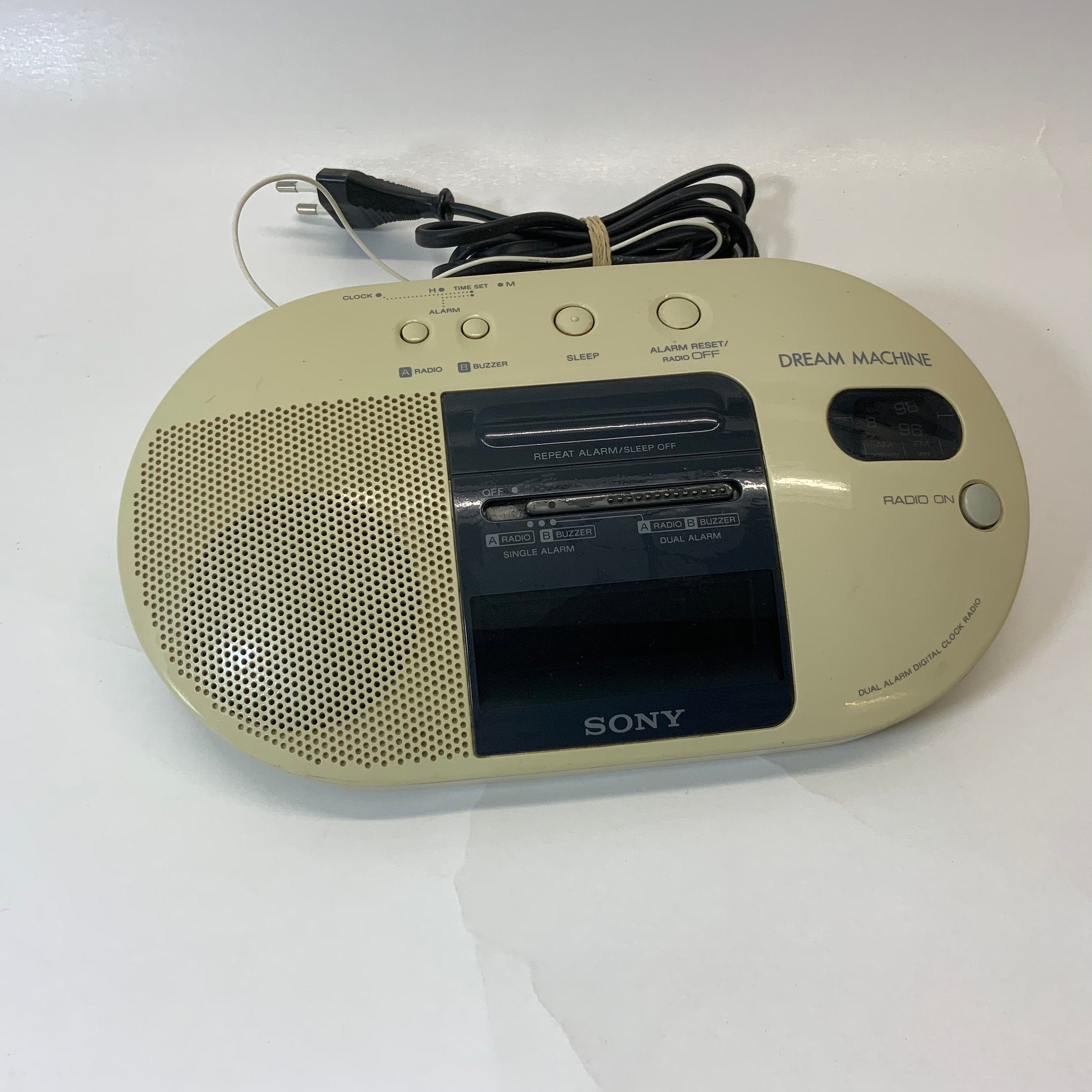 Vintage Electronics | Radio | Sony | Alarm Clock | 80s and 90s