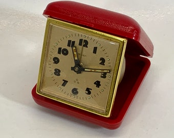 Travel alarm clock | Peter Uhren | German travel alarm clock | plastic timepiece | German Design |