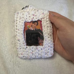 Blauwe en roze parel, door fans gemaakte merchandise fotokaarthouders / handgemaakt / gehaakt / subtiele merchandise