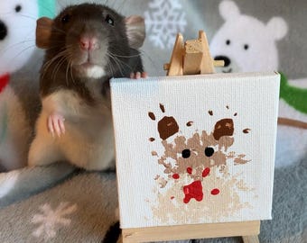 Dipinto di ratto domestico di Natale, dipinto con le dita di un ratto domestico, dipinto con la zampa di un ratto, ratto su tavola, dipinto di ratto, ratti originali che dipingono, arte animale