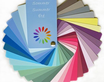 Libro de muestras de colores de verano con 30 tarjetas de colores en un estuche de plástico transparente + fácil de desplegar + breve descripción del tipo de color