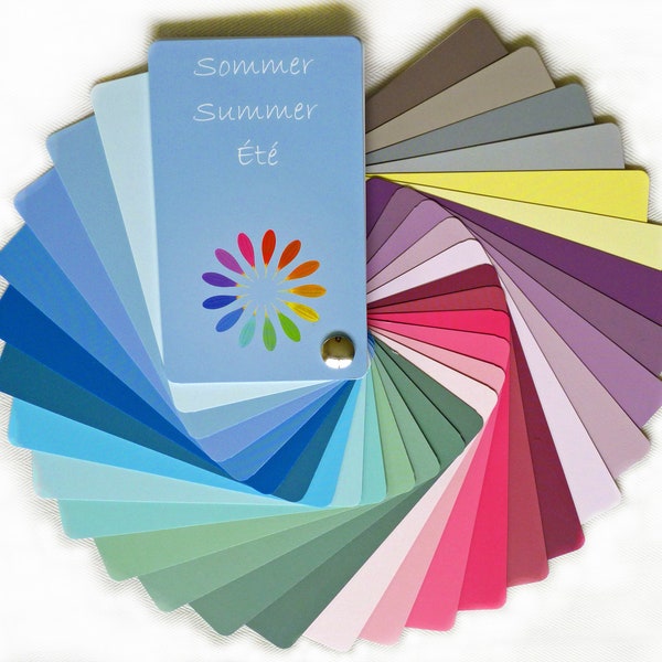 Farbpass Sommer mit 30 Farbkärtchen im Klarsichtschuber + leicht aufzufächern + kurze Beschreibung des Farbtyps