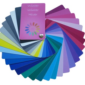 Carta de colores de invierno con 30 tarjetas de color en un estuche transparente + fácil de desplegar + breve descripción del tipo de color