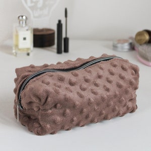 Bolsa de viaje de terciopelo, cómoda bolsa organizadora de maquillaje, estuche suave con cremallera para artículos esenciales, bolsa de artículos de tocador minimalista, almacenamiento de felpa, soporte para cosméticos