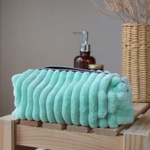 Neceser de viaje Minky, organizador de almacenamiento de felpa suave, bolsa esponjosa con cremallera para maquillaje, bolsa portátil para artículos esenciales de viaje, estuche de cosméticos versátil