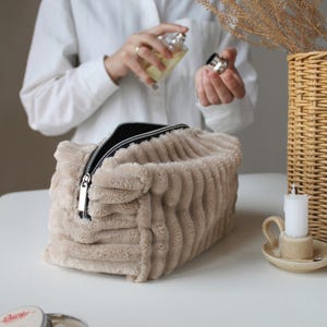 Trousse à maquillage en peluche douce, Organiseur de maquillage duveteux, Pochette à fermeture éclair avec doublure, Trousse de toilette pour la maison et le voyage, Trousse en tissu, Rangement polyvalent