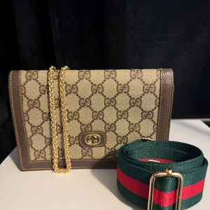 Bolso bandolera con cadena y monedero GG de Gucci