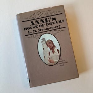 Anne&#39;s House of Dreams by L.M. Montgomery, 1970 hardcover with dust jacket, Grosset and Dunlap, vintage Anne of Green Gables book