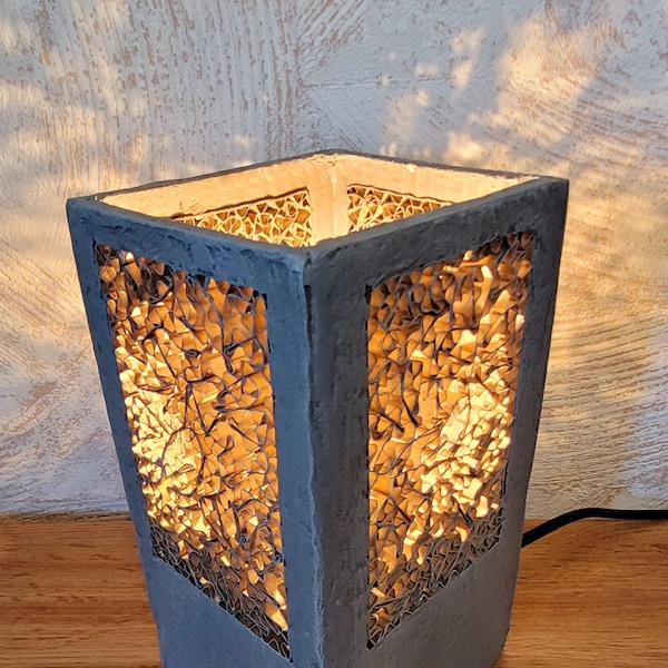 Luminaire en carton recyclé "Stone" fait main