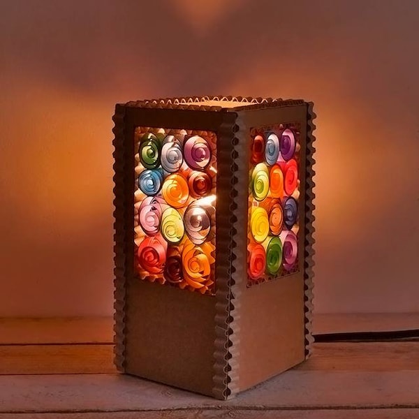 Luminaire en carton "Color Me" fait main