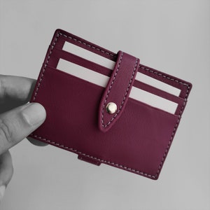 Tarjetero de cuero vacuno con solapa | Diseño único, minimalista y práctico | Artesanal