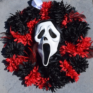 Scream Wreath, Halloween Wreath, Scary Wreath for Halloween, Halloween Door or Decor Wreath, Flower wreath, Ghost Face Wreath