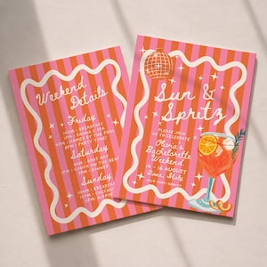 Könnte beinhalten: Zwei Einladungskarten mit rosa und orangefarbenen Streifen. Eine Karte trägt die Aufschrift "Weekend Details" mit einem Zeitplan. Die andere Karte trägt die Aufschrift "Sun & Spritz" mit einer Cocktail-Illustration und Veranstaltungsdetails.