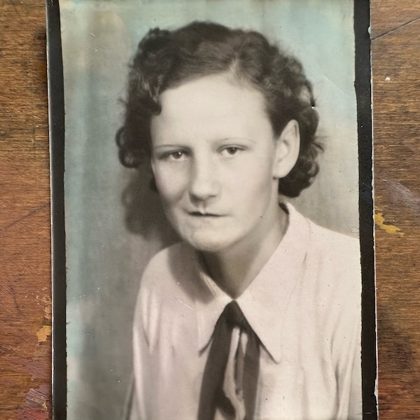 Vintage Photobooth Photo / Girl with Awkward Smile / Original 1930's Photograph / Vintage Americana / Tinted Photo  / Colorized