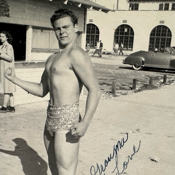 Vintage Photograph / 1940's Beach Body / Identified Photo / Vernacular Photography / Day at the Beach