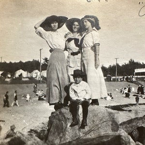 1913 Redondo Beach California Vintage Photograph / Vernacular Photography / Day at the Beach Snapshot / Edwardian Era