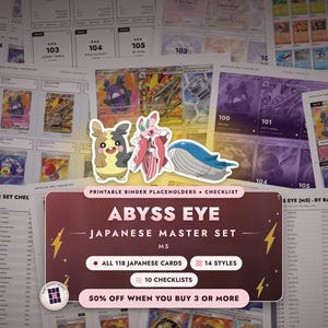 Op de afbeelding: Een verzameling printbare ordner-placeholders en checklists voor de Abyss Eye Japanese Master Set M5. De centrale afbeelding toont drie stripfiguren boven tekst met details over 118 kaarten, 14 stijlen en 10 checklists, tegen een achtergrond van kaartvellen.