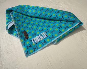 Sciarpa personalizzata per amanti dei cani, bandana per animali domestici ricamata personalizzata, accessorio estivo leggero in cotone per abbigliamento per cani con nome o iniziali