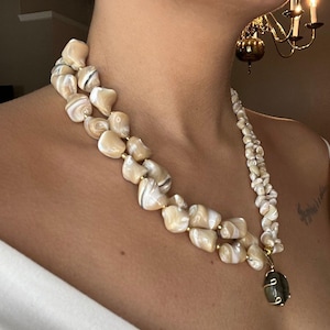 Handmade Mother of Pearl Pendant Necklace – Elegant Natural Shell Jewelry for Christmas Gift