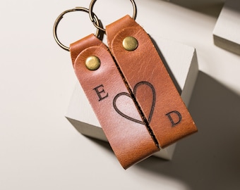 Juego de llaveros personalizados para parejas, llavero de cuero personalizado, regalo personalizado para esposa, novio o novia por su primer aniversario.