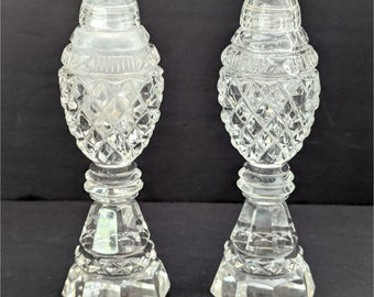 Salière et poivrière piédestal en verre cristal transparent vintage 6"