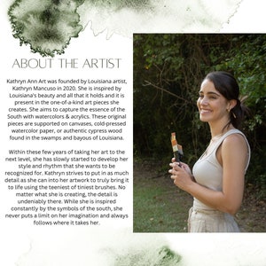 Pode incluir: Um retrato de uma artista mulher segurando pinc&eacute;is. O texto "ABOUT THE ARTIST" est&aacute; no topo da imagem. O texto descreve a inspira&ccedil;&atilde;o e o processo art&iacute;stico da artista.