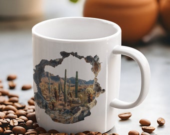Taza de cerámica con diseño de cactus y pared de ladrillos