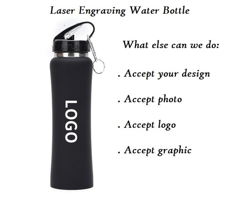 Pode incluir: Uma garrafa de &aacute;gua preta com uma tampa prateada e um mosquet&atilde;o. A garrafa tem a palavra "LOGO" gravada. O texto "Laser Engraving Water Bottle" est&aacute; no topo da imagem. O texto "What else can we do: Accept your design. Accept photo. Accept logo. Accept graphic" est&aacute; no lado direito da imagem.