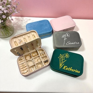 Personalized jewelry box with birth flower and name, velvet jewelry box, jewelry storage travel, gifts for birthdays, bachelorette parties