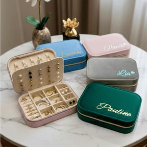 Personalized jewelry box with name - velvet jewelry box, travel jewelry box, gift ideas for women, gifts for birthdays, bachelorette parties