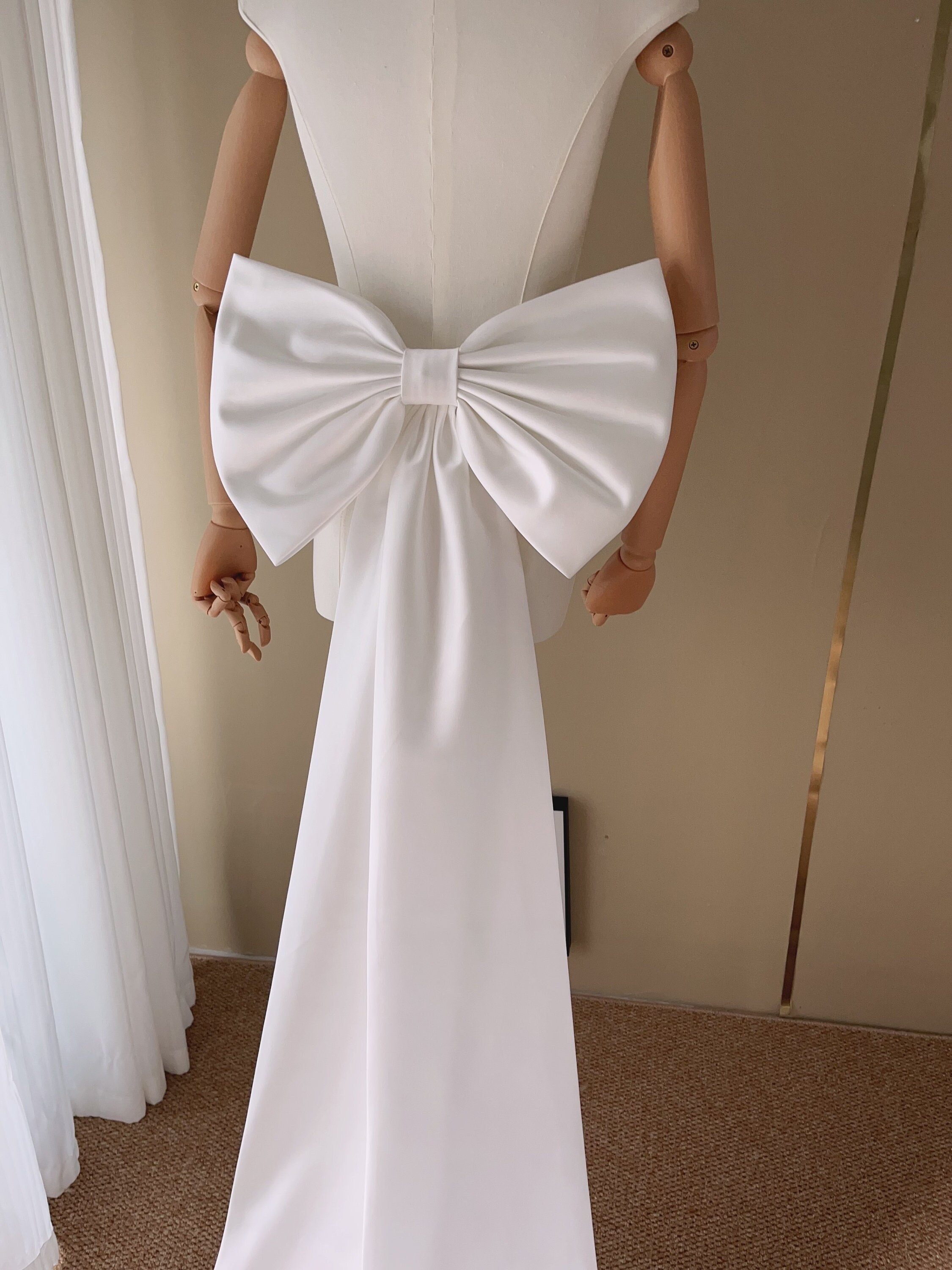 large satin bow for wedding dress Exquisite Satin wedding dress puffy sleeves with Large Bow, Sweet Neckline, Hochitless Beading Appliques