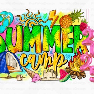 Può includere: Grafica colorata con la scritta "SUMMER CAMP". L'immagine include illustrazioni di una tenda, un falò, un gelato, un'anguria, un ananas e infradito. Palloncini rosa formano il numero "2025".