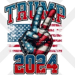 Può includere: Grafica con una mano che fa il segno della pace, dipinta con il design della bandiera americana. La parola "TRUMP" è sopra la mano e i numeri "2024" sotto. Il design ha un aspetto invecchiato e vintage.
