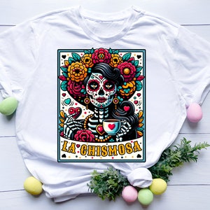 La Chismosa Tarot-Karte PNG SVG, lustiges mexikanisches Chisme-Sublimationsdesign, spanisches Latein-Skelett Chola Catrina-Schädel-T-Shirt Becher 108 KOSTENLOS png
