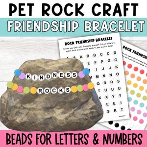 Può includere: Un kit artigianale per animali domestici con il testo "Pet Rock Craft Friendship Bracelet". Il kit include una roccia con le parole "Kindness Rocks" scritte con perline di lettere e fogli di perline di lettere e numeri.