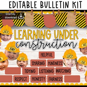 Op de afbeelding: Bewerkbaar bulletin board-pakket met een bouwthema. De titel is "Learning Under Construction". Het bulletin board heeft een houten achtergrond met gele en zwarte strepen. Er zijn 10 foto's van leerlingen in gele hardhoed-frames. Het bulletin board heeft een sectie voor klasregels met de woorden "Helpful", "Sharing", "Kindness", "Tidying", "Listening", "Watching", "Respect", "Honesty", en "Fairness".