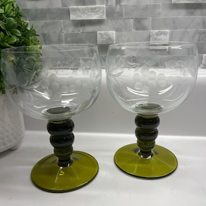 Set of 2 Roemer Rhine German 8 oz Etched Cordial Wine Glasses 5.5” in Olive Green with Bubble Stems