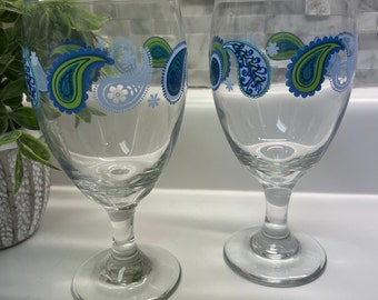 Ser of 2 Royal Norfolk PAISLEY wine glasses/water goblets 16 oz Green Blue Swirl Whimsical