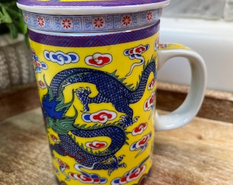 Taza de té de cerámica con diseño de dragón chino, infusor, colador y tapa.