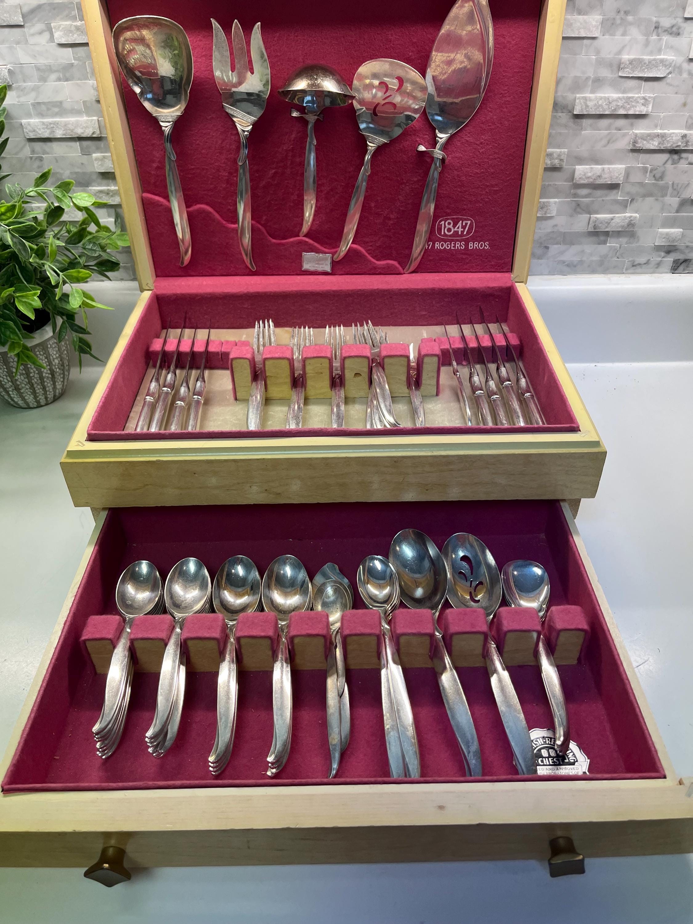 【ROGERS BROS】 FLAIR ディナーセット 4名用20本 1847 Rogers Bros. Flair Entertainment Set Nut Dish & Spoon