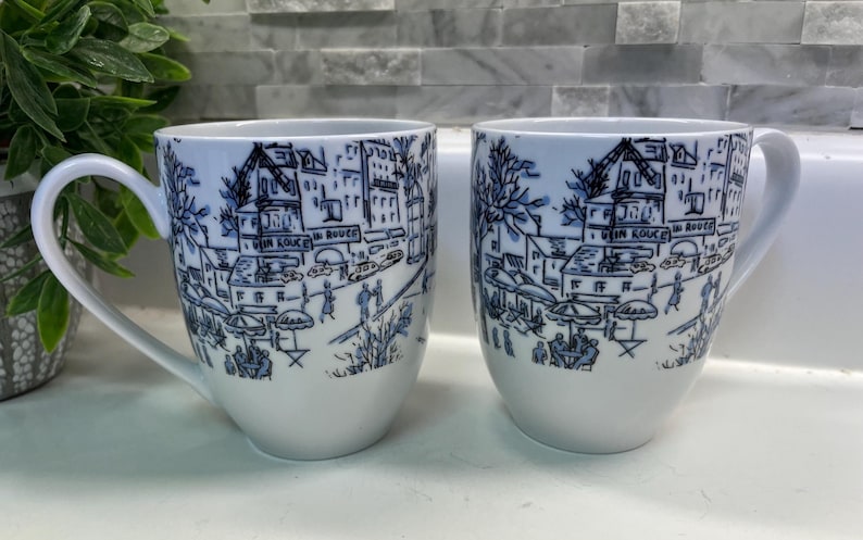Juego de 2 tazas de café/té de porcelana Sur La Table con escena parisina imagen 1